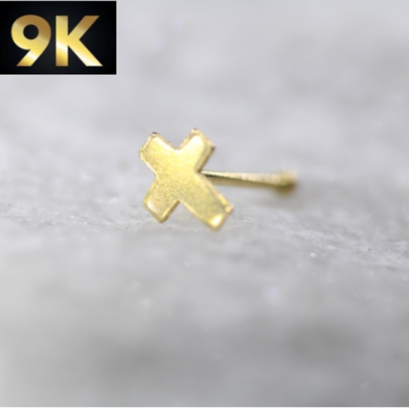 9kt Gold mini cross solid gold nose stud Piercing 22 gauge New - Picture 1 of 1